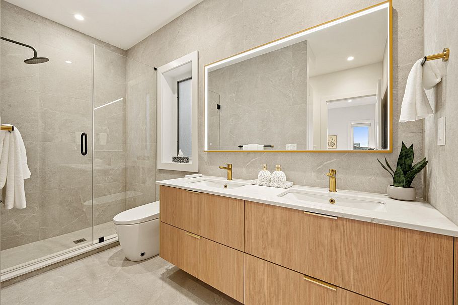 3156-1 E 8th Avenue Vancouver, BC - 16