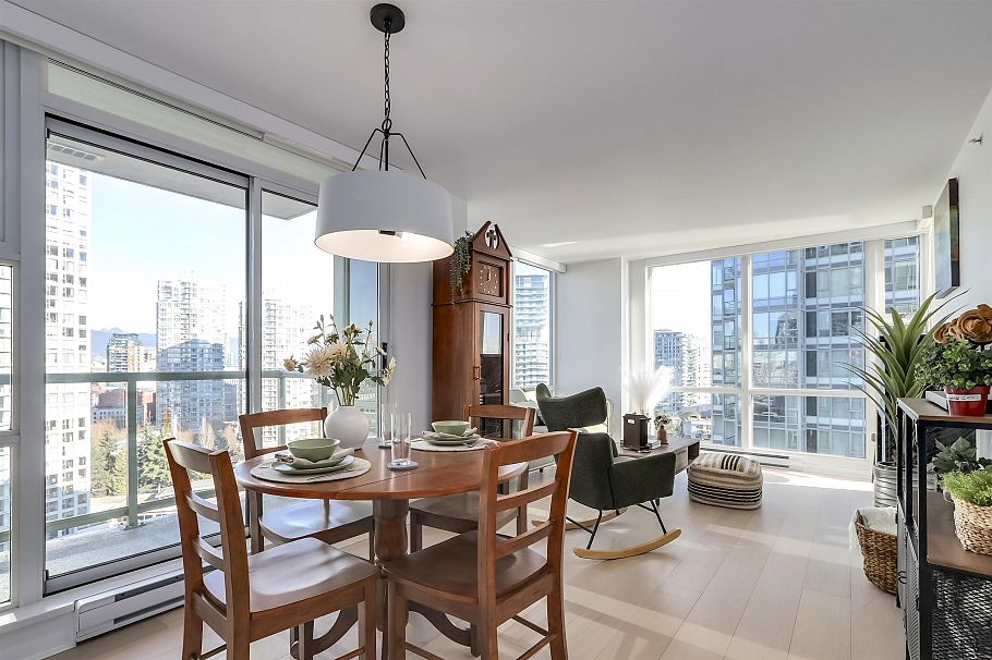 1807 1077 Marinaside Crescent Vancouver, BC - 2