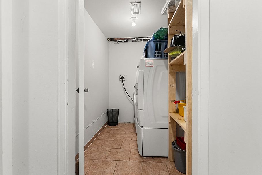 2980 W 8th Avenue Vancouver, BC - 33