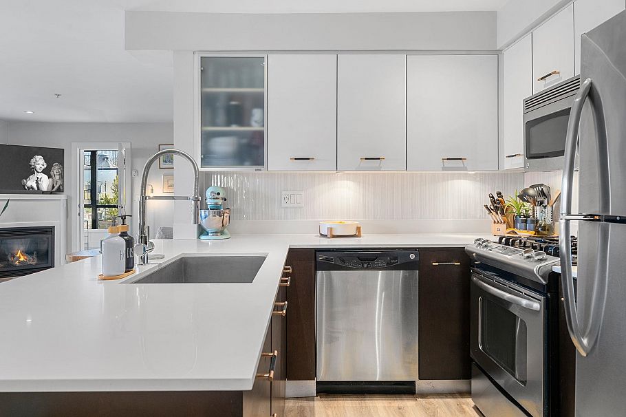 206 935 W 16th Street North Vancouver, BC - 8