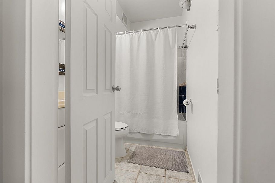 2980 W 8th Avenue Vancouver, BC - 19