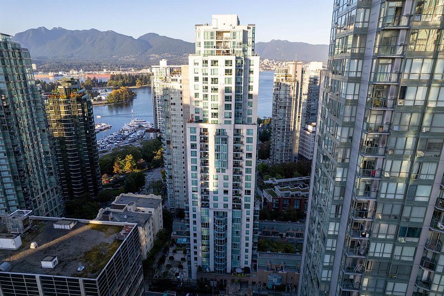 2904 1238 Melville Street Vancouver, BC - 1