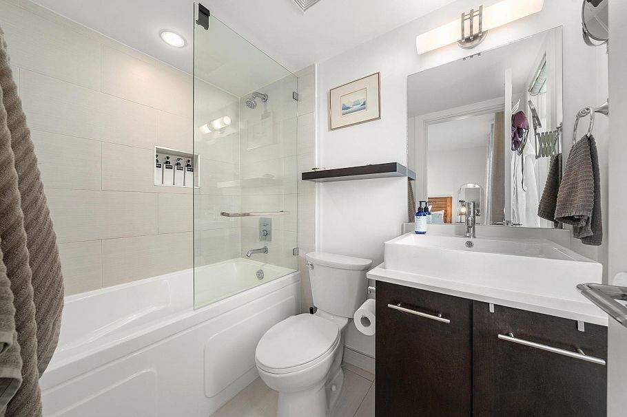 206 935 W 16th Street North Vancouver, BC - 26