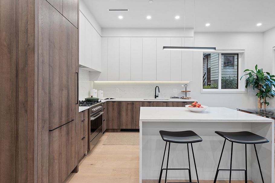 919 E 10th Avenue Vancouver, BC - 2