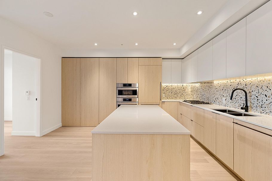 520 2471 St George Street Vancouver, BC - 3