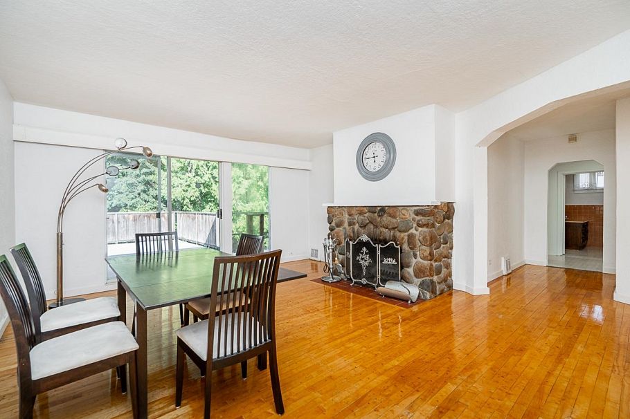 2212 Old Dollarton Road North Vancouver, BC - 8