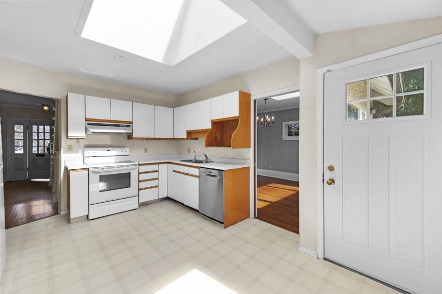 4278 W 12th Avenue Vancouver, BC - 6