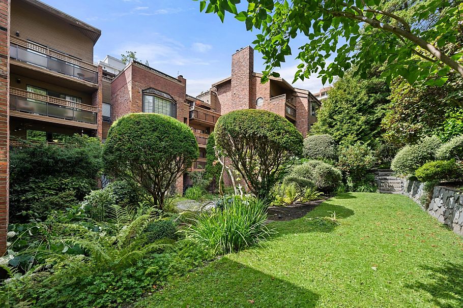 101 2320 W 40th Avenue Vancouver, BC - 4