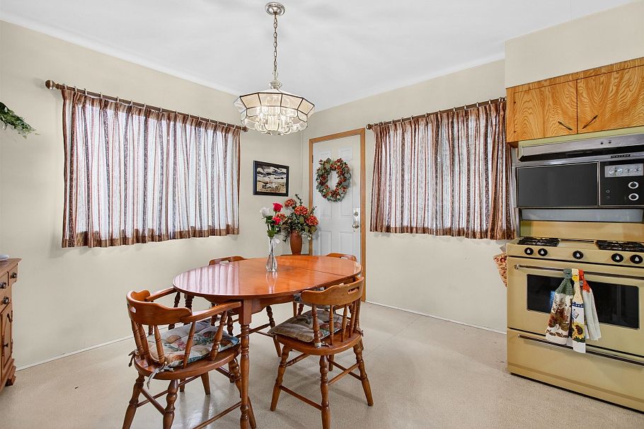 2284 E 45th Avenue Vancouver, BC - 9