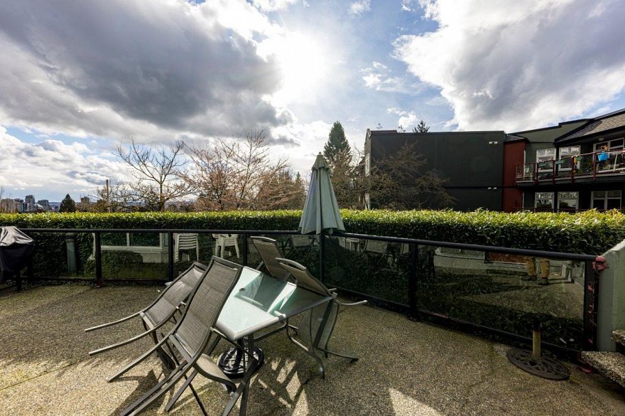 201 2800 Chesterfield Avenue North Vancouver, BC - 25