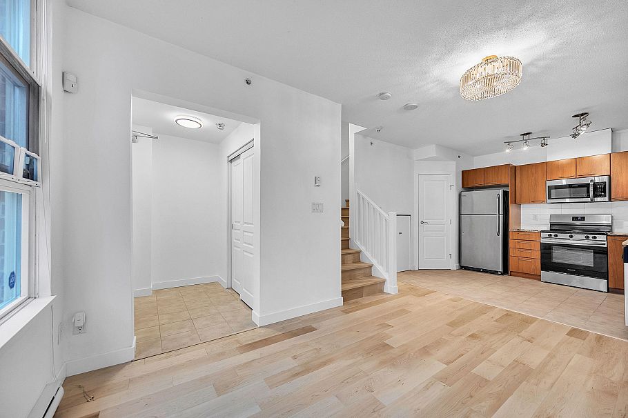 1468 Cedar Cottage Mews Vancouver, BC - 3