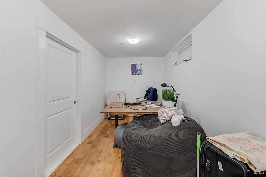 763 E 57th Avenue Vancouver, BC - 9