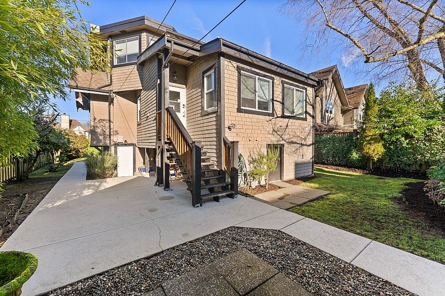 2980 W 8th Avenue Vancouver, BC - 2
