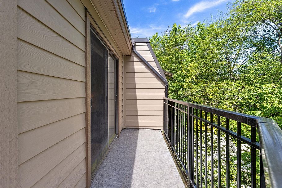 306 1385 Draycott Road North Vancouver, BC - 17