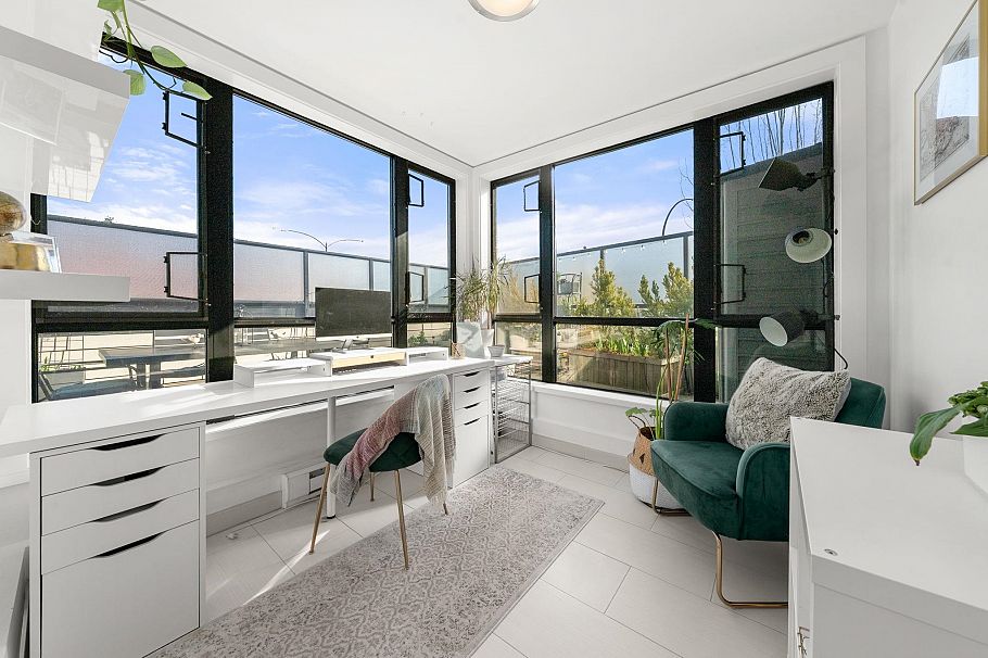 206 935 W 16th Street North Vancouver, BC - 29