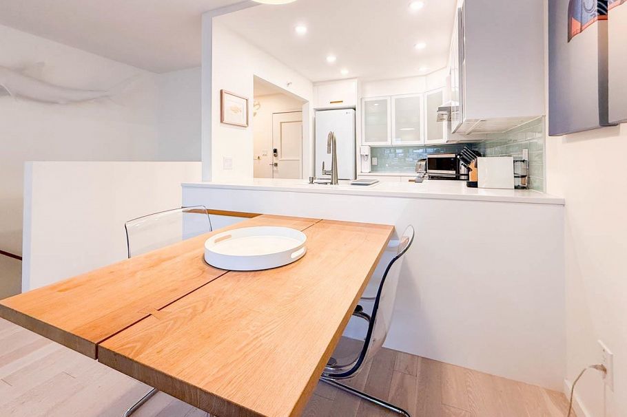 10 704 W 7th Avenue Vancouver, BC - 7