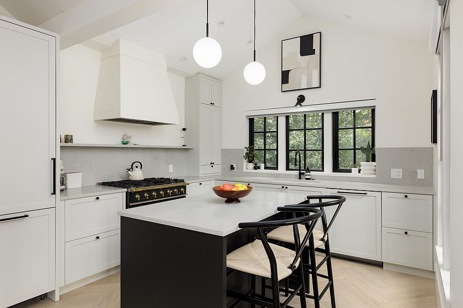 2502 W 33rd Avenue Vancouver, BC - 1