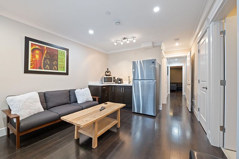 2798 W 19th Avenue Vancouver, BC - 32