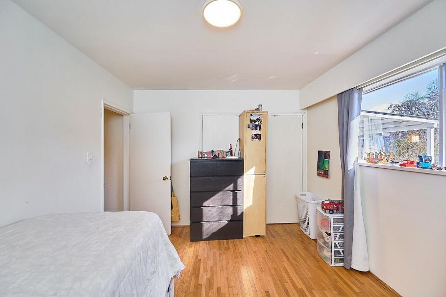 50 E 37th Avenue Vancouver, BC - 17