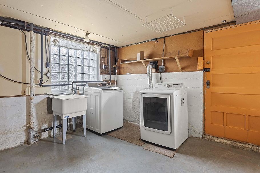 3910 W 10th Avenue Vancouver, BC - 18