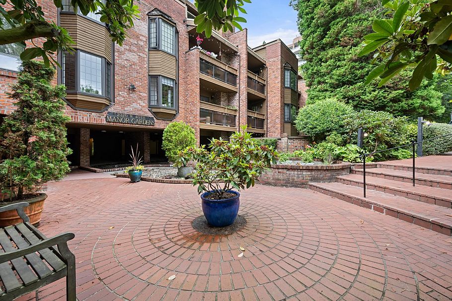 101 2320 W 40th Avenue Vancouver, BC - 2