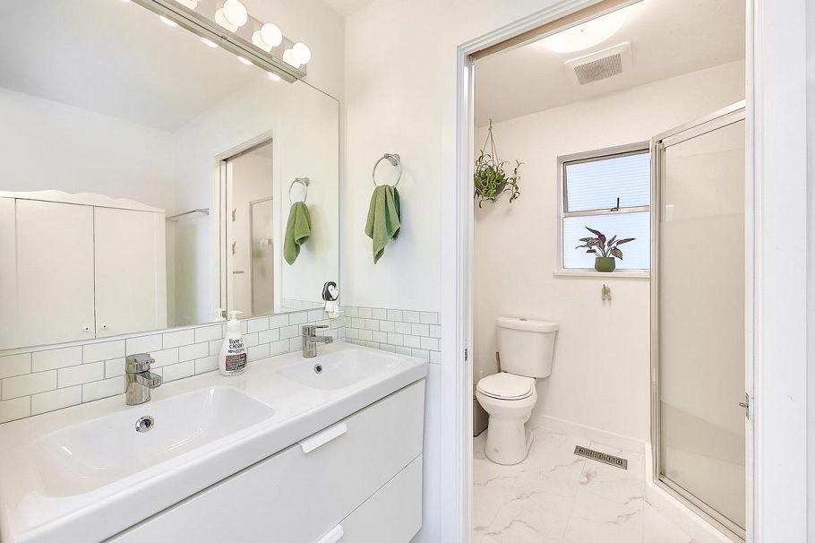 50 E 37th Avenue Vancouver, BC - 13