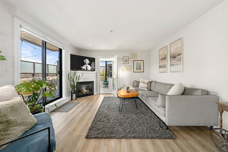 206 935 W 16th Street North Vancouver, BC - 2