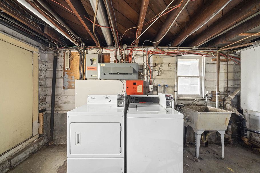 3550 W 1st Avenue Vancouver, BC - 32