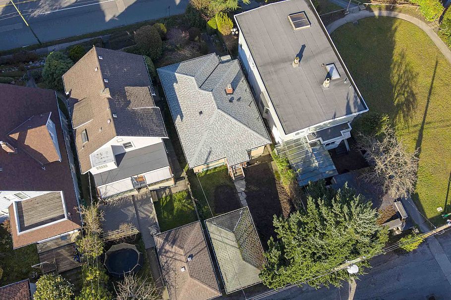 3910 W 10th Avenue Vancouver, BC - 23