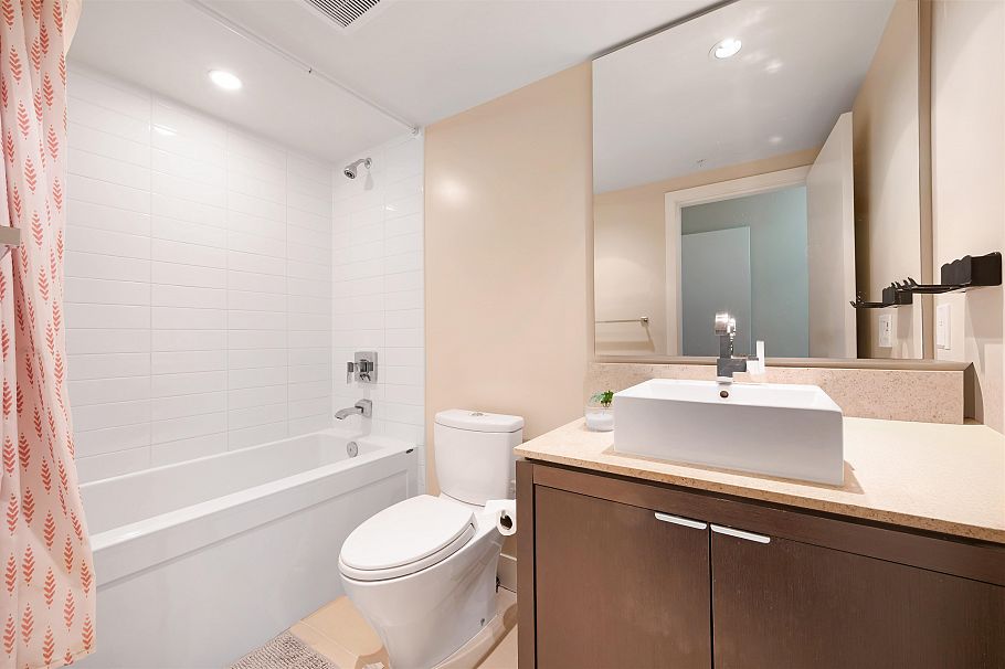 1304 1320 Chesterfield Avenue North Vancouver, BC - 12