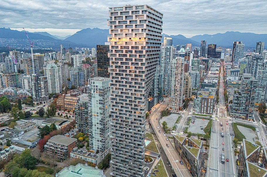 5702 1480 Howe Street Vancouver, BC - 27