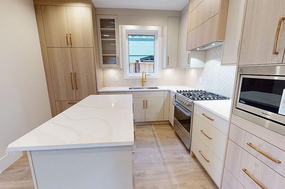 1 2528 Turner Street Vancouver, BC - 8