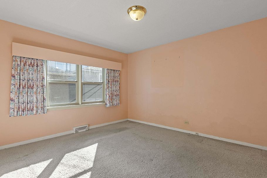 3910 W 10th Avenue Vancouver, BC - 15