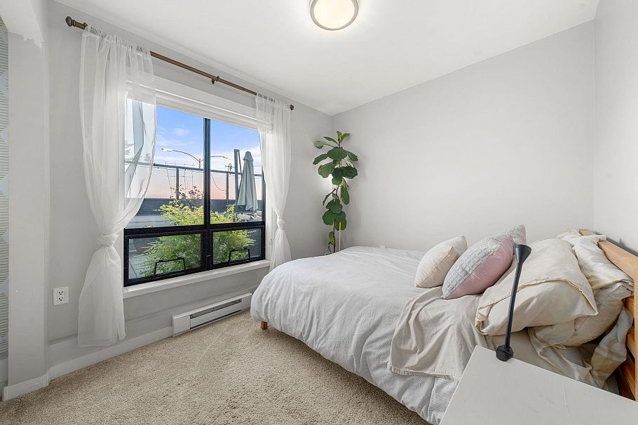 206 935 W 16th Street North Vancouver, BC - 27