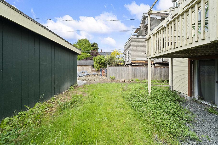 3550 W 1st Avenue Vancouver, BC - 35