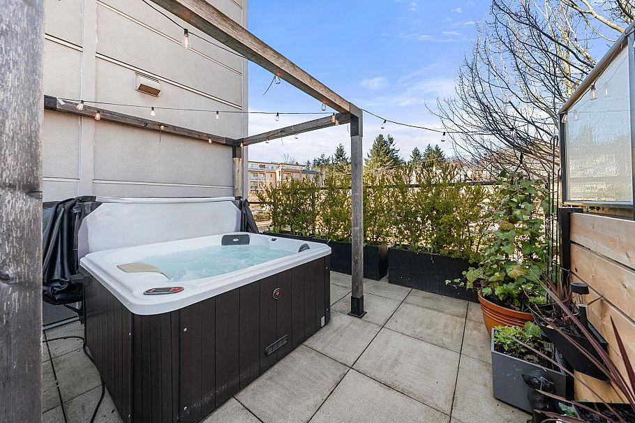 206 935 W 16th Street North Vancouver, BC - 18