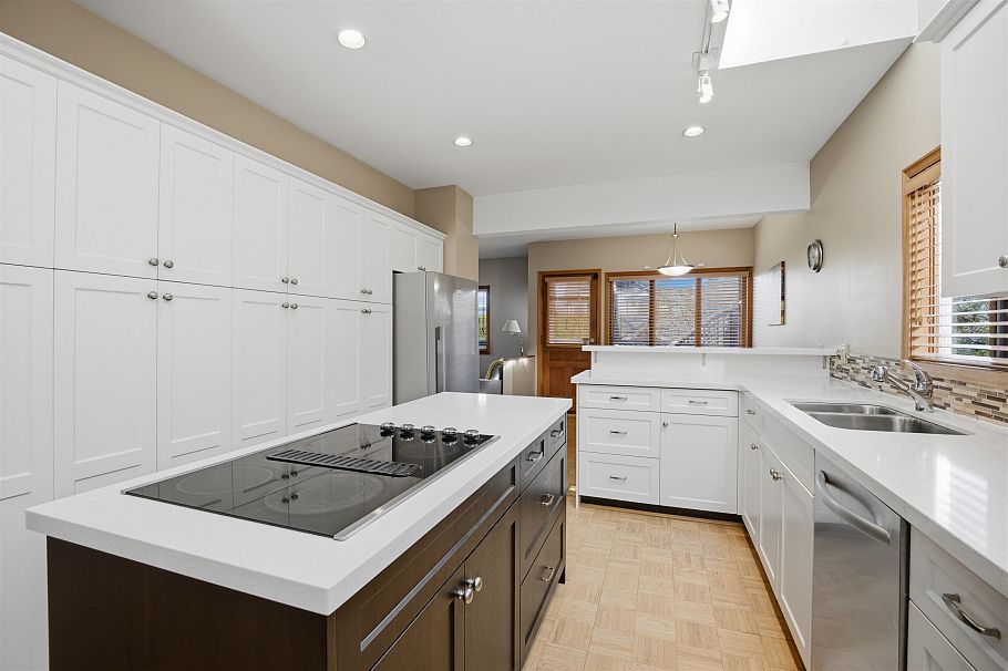 2865 W 30th Avenue Vancouver, BC - 8