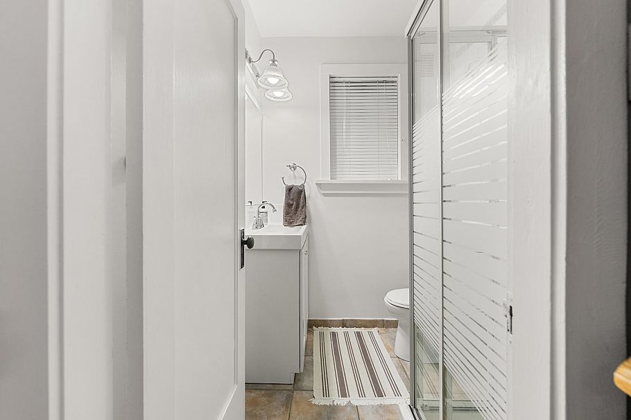 2980 W 8th Avenue Vancouver, BC - 22