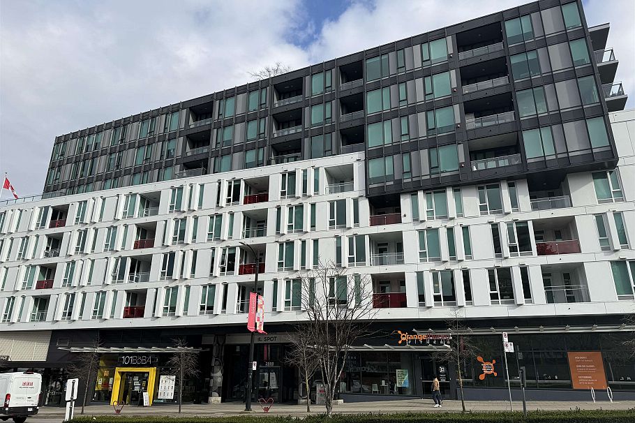 806 2888 Cambie Street Vancouver, BC - 1
