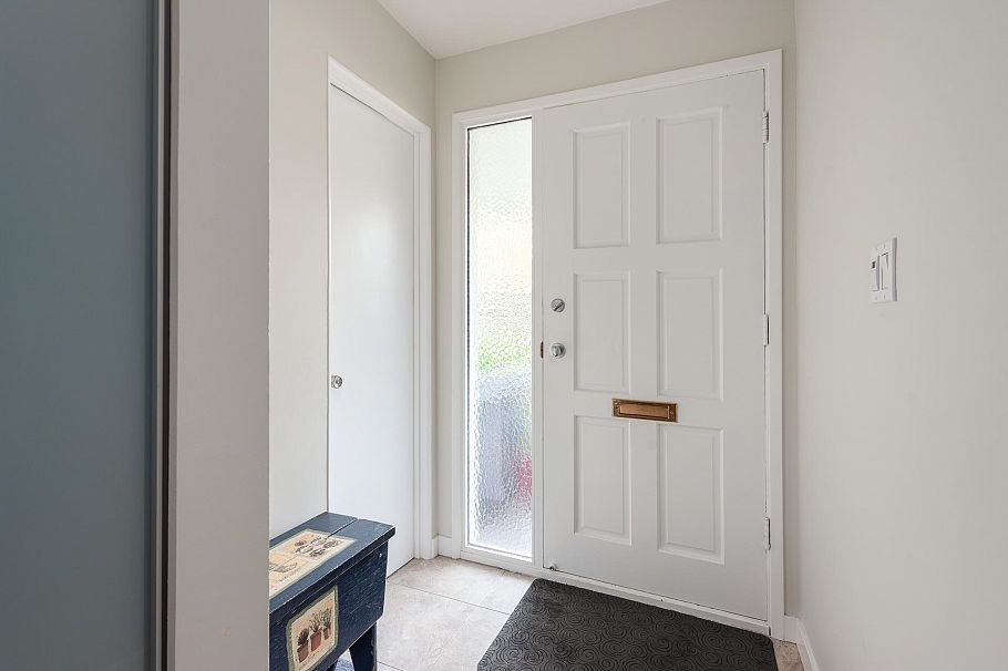 4603 Hoskins Road North Vancouver, BC - 2