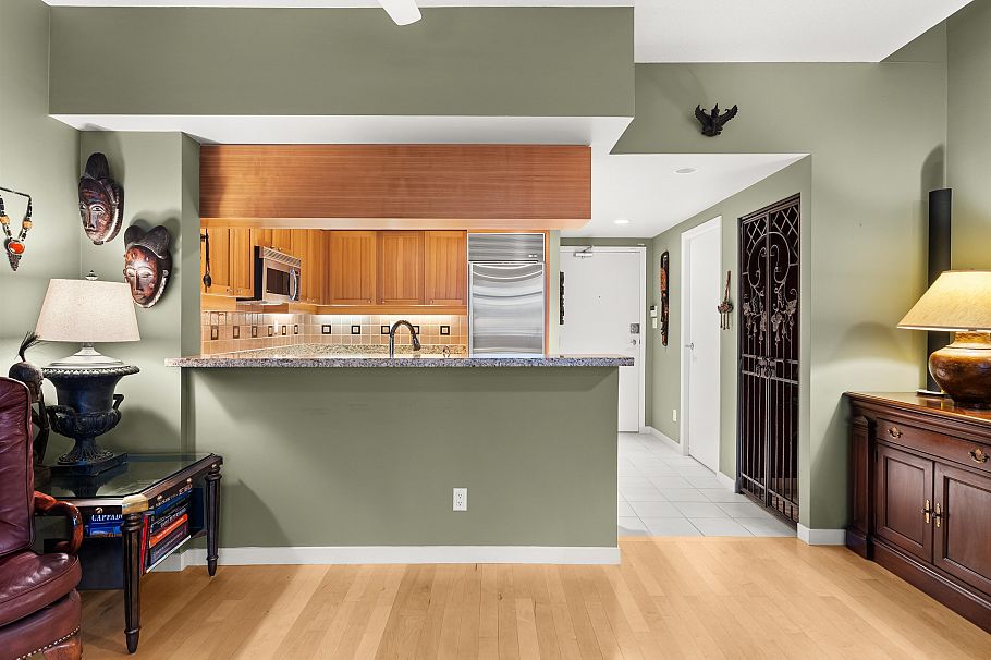 1053 Marinaside Crescent Vancouver, BC - 16