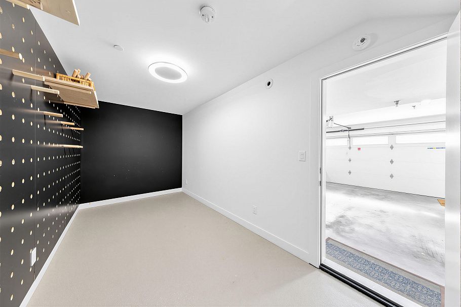 30 3597 Malsum Drive North Vancouver, BC - 27