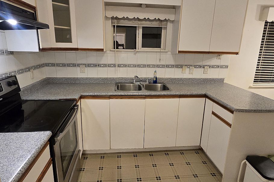 123 E 64th Avenue Vancouver, BC - 17