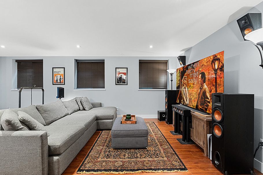 307 E 6th Street North Vancouver, BC - 32