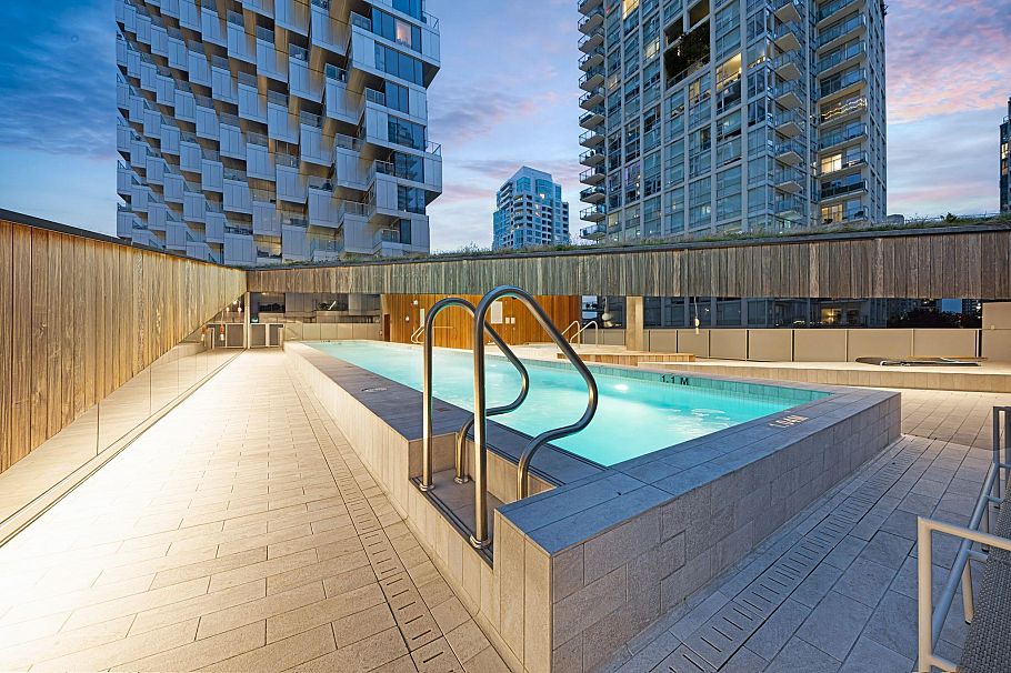 5702 1480 Howe Street Vancouver, BC - 5