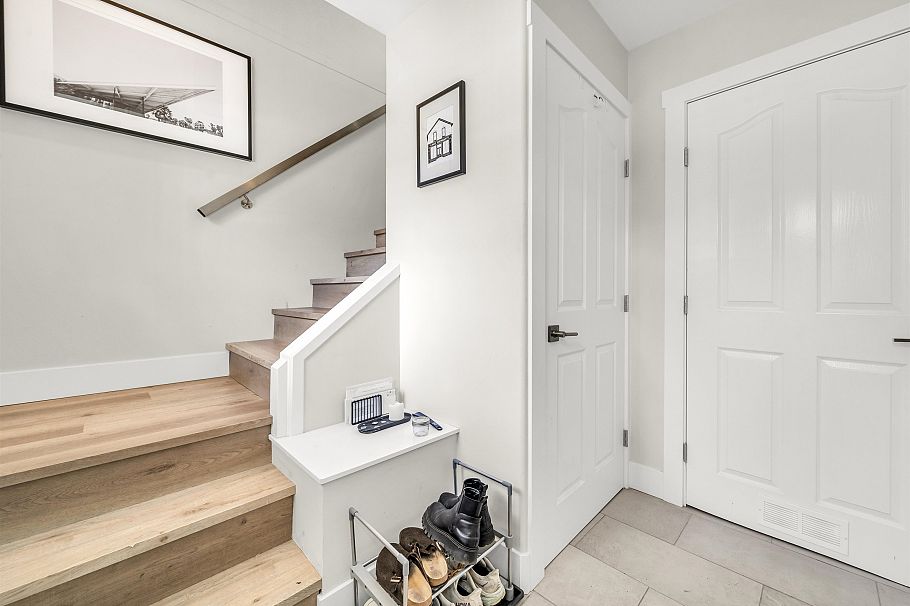 1089 E King Edward Avenue Vancouver, BC - 4