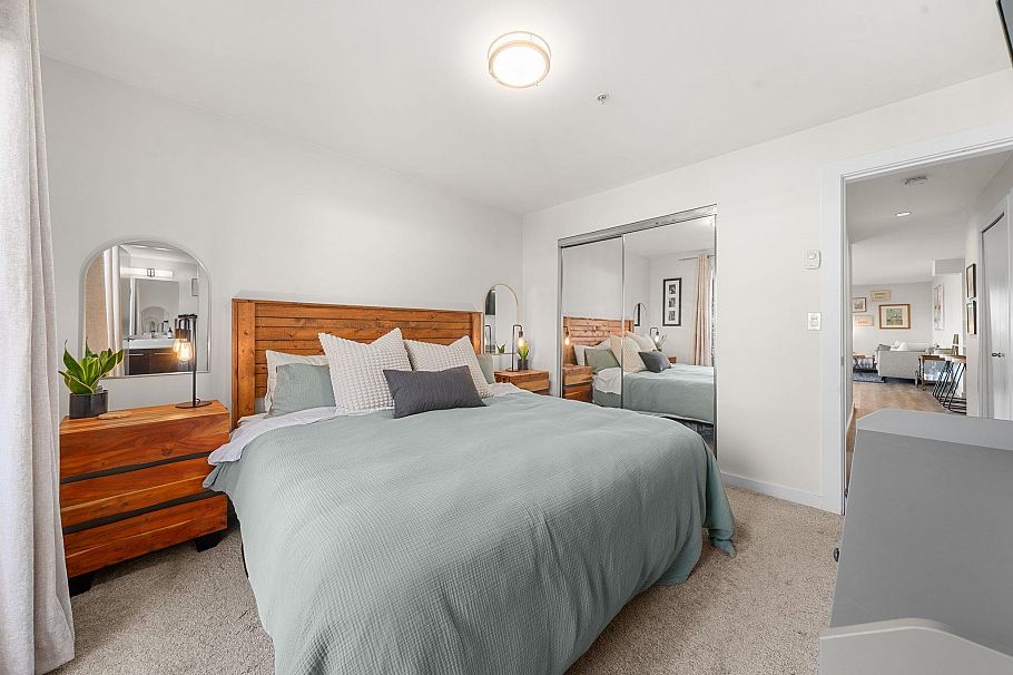 206 935 W 16th Street North Vancouver, BC - 23