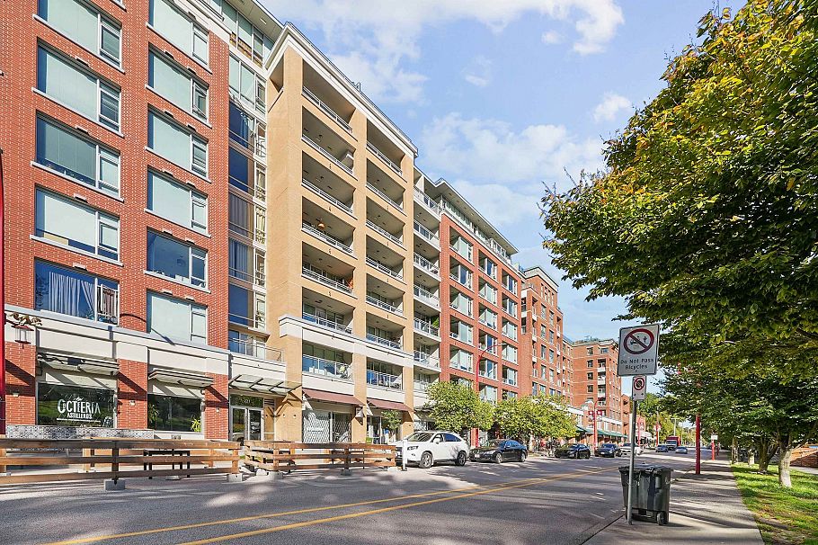 715 221 Union Street Vancouver, BC - 2