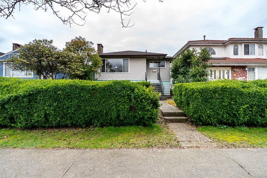 3484 E 25th Avenue Vancouver, BC - 2