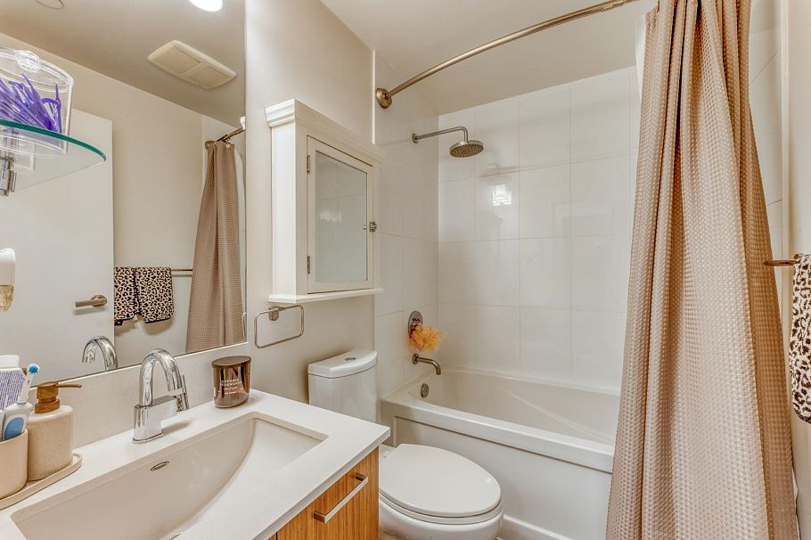 302 1182 W 16th Street North Vancouver, BC - 17